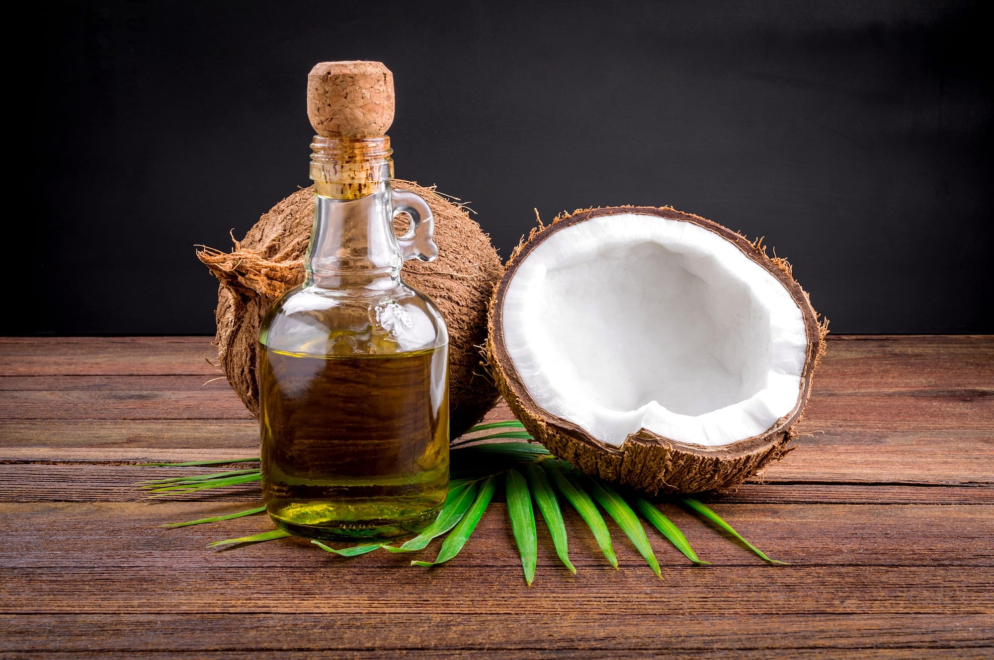 L'huile de coco est une importante source de bienfaits pour votre santé. On vous dit tout sur ce super-aliment.